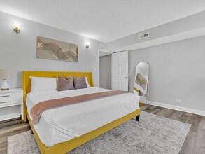 7 Division St in Oak Park, IL - Foto de edificio - Building Photo