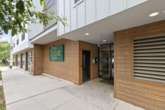 2500 Longview St in Austin, TX - Building Photo - Building Photo