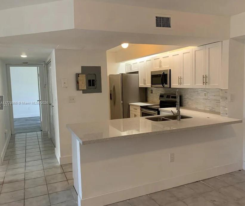 8670 SW 212th St in Cutler Bay, FL - Building Photo