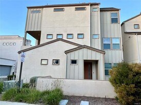 186 Frame in Irvine, CA - Building Photo