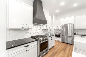 2125 W Woodberry Ave in Atlanta, GA - Building Photo - Building Photo