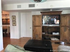 5970 Indian Creek Dr-Unit -301 in Miami, FL - Building Photo - Building Photo