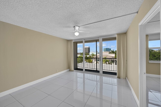 4501 NE 21st Ave in Fort Lauderdale, FL - Foto de edificio - Building Photo