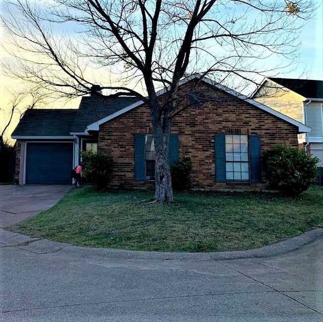 1614 Collin Dr