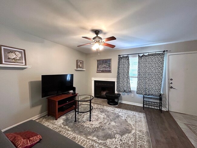 1902 Dartmouth St in College Station, TX - Building Photo - Building Photo