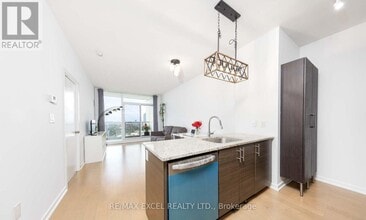 70 Forest Manor Rd in Toronto, ON - Building Photo - Building Photo