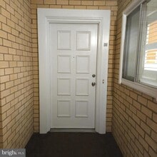 15101 Glade Dr in Silver Spring, MD - Building Photo - Building Photo