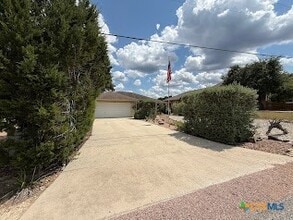 1608 Lakeview Dr in Canyon Lake, TX - Building Photo - Building Photo