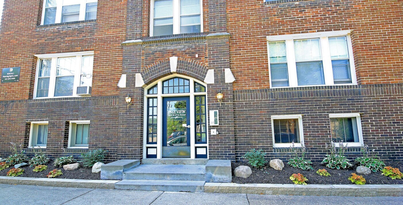 1419 West 27th St in Minneapolis, MN - Foto de edificio