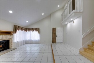 7723 Miller Glen Ln in Houston, TX - Foto de edificio - Building Photo