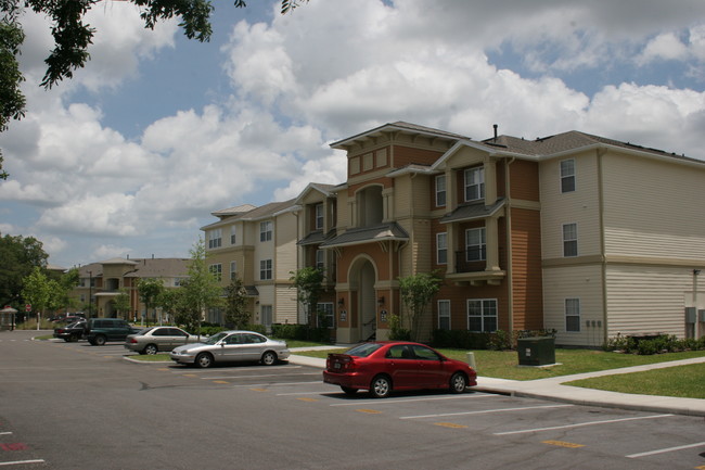 3709 Orient Rd in Tampa, FL - Foto de edificio - Building Photo