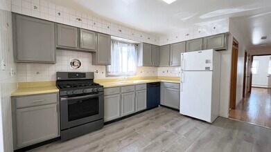 421 Manila Ave in Jersey City, NJ - Building Photo - Building Photo