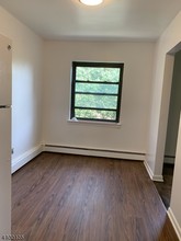 16 Roosevelt Pl-Unit -3B in Montclair, NJ - Building Photo - Building Photo