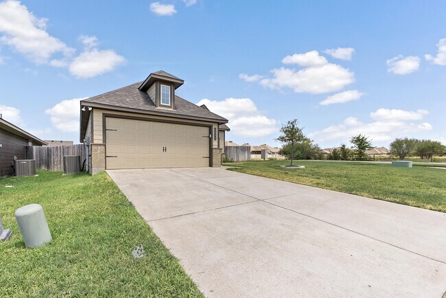 2000 Bleeker Cv in Bryan, TX - Building Photo - Building Photo