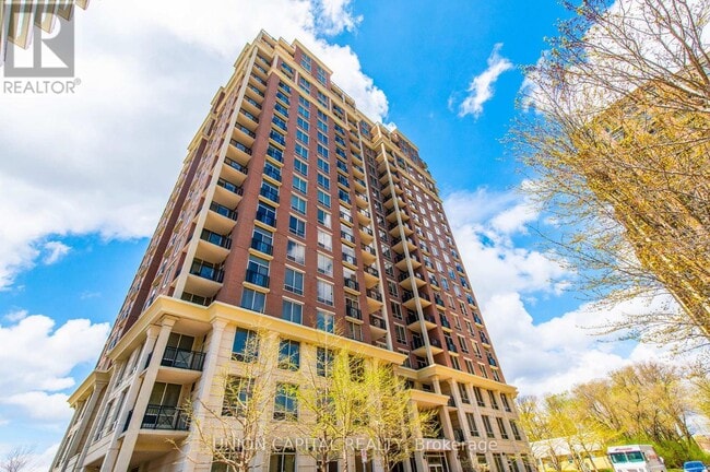 1101 Leslie St in Toronto, ON - Building Photo - Building Photo