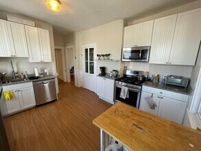40 Cherry St, Unit 3 in Somerville, MA - Foto de edificio - Building Photo