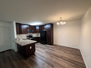 358 Snowhaven Ct in Merced, CA - Building Photo - Building Photo