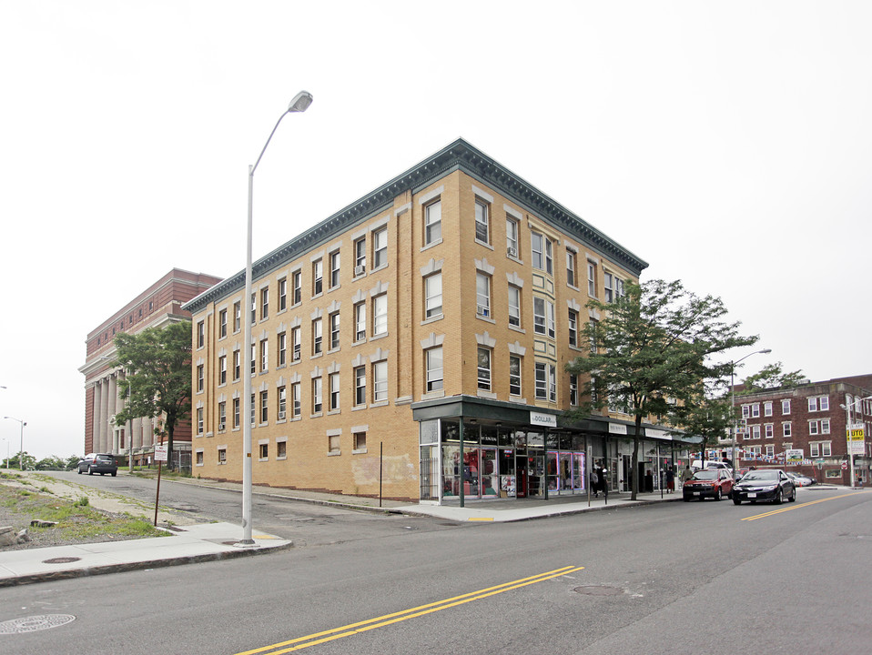 Maple Manor Hotel in Worcester, MA - Building Photo