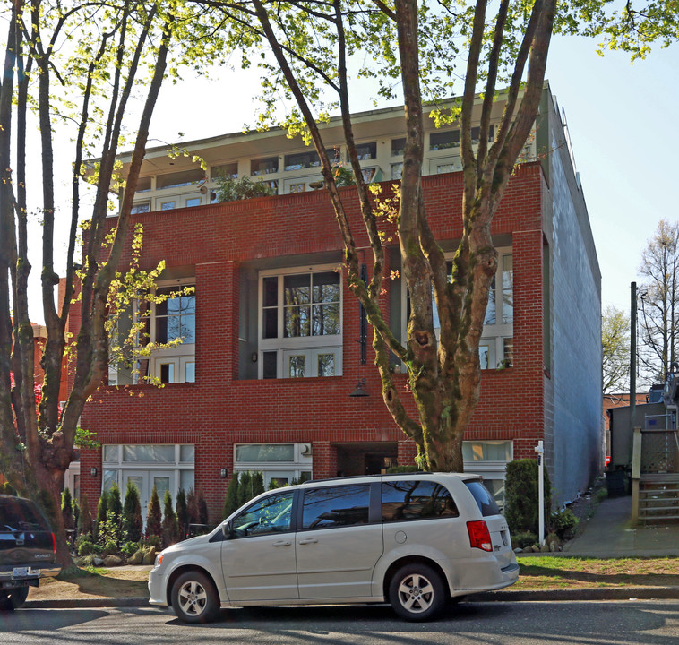 Simon Lofts in Vancouver, BC - Building Photo