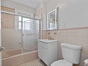 16 Windsor Rd, Unit 1 in Medford, MA - Foto de edificio - Building Photo