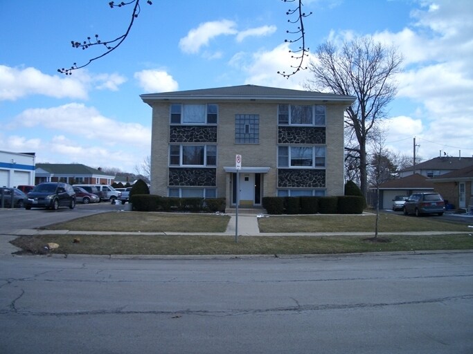 133 N Michigan Ave in Addison, IL - Building Photo