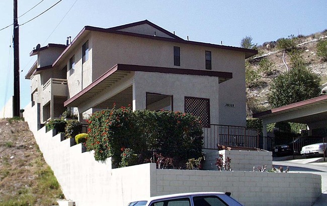 Hillfield Apartments in Santa Clarita, CA - Foto de edificio - Other
