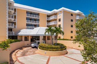 SILVER SANDS BEACH & RACQUET CLUB TWO CONDO in St Pete Beach, FL - Foto de edificio - Building Photo