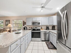 109 Shore Rd in Nokomis, FL - Foto de edificio - Building Photo