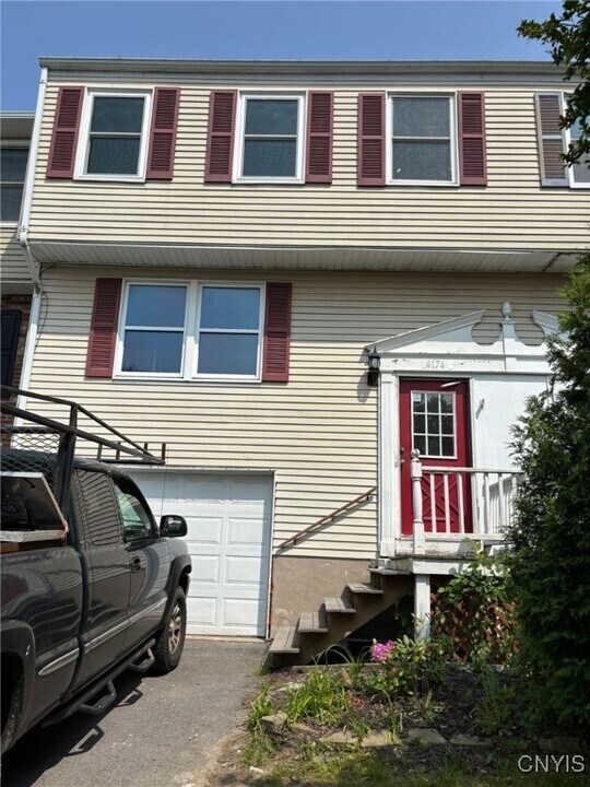 4174A Burningtree Rd in Liverpool, NY - Building Photo
