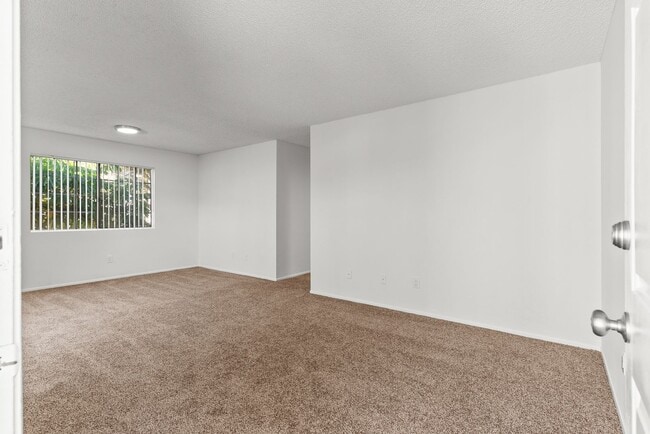 property at 1075 Loma Ave