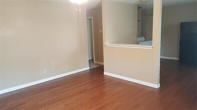 884 W Holly St in Fayetteville, AR - Building Photo - Building Photo