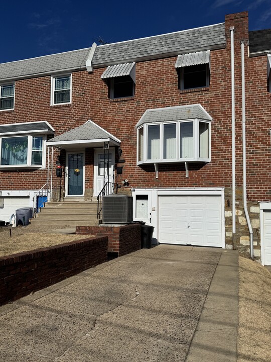 11816 Brandon Rd in Philadelphia, PA - Building Photo