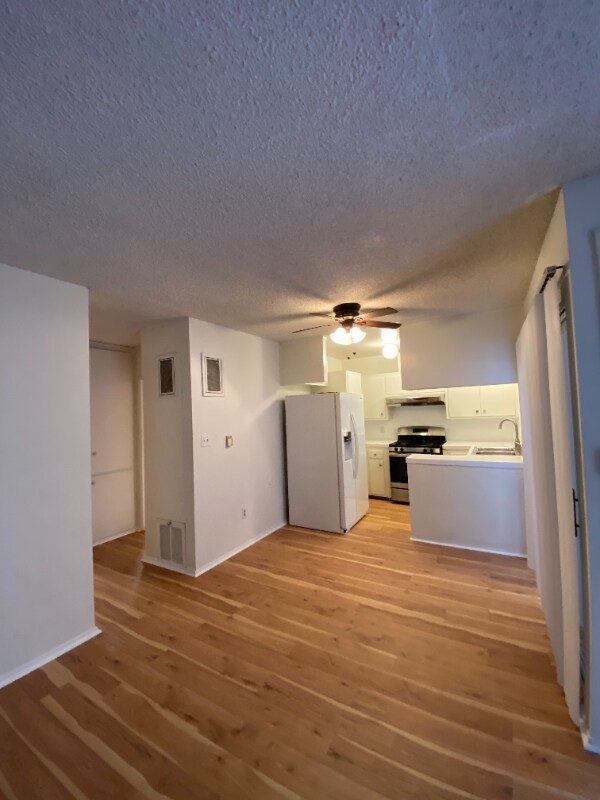 1542 Hi Point St in Los Angeles, CA - Building Photo - Building Photo