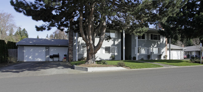 Edgewood Apartments in Vancouver, WA - Building Photo - Building Photo