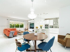 1617 NE 157th Ter in North Miami Beach, FL - Foto de edificio - Building Photo