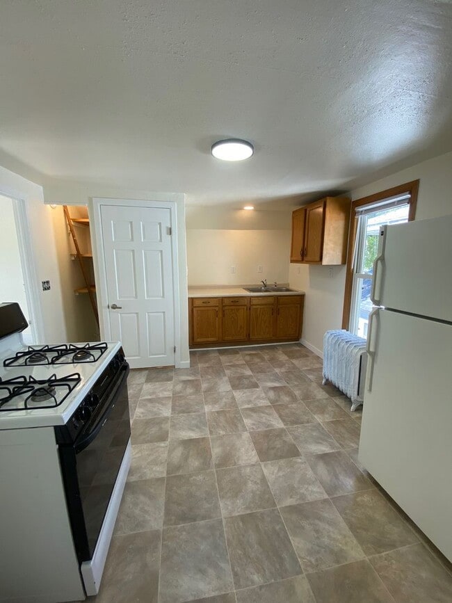 property at 452 W 10th Ave