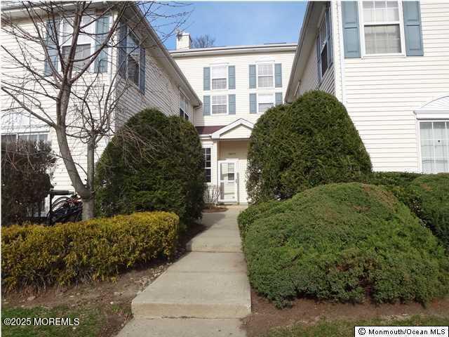 1079 Roseberry Ct in Morganville, NJ - Building Photo