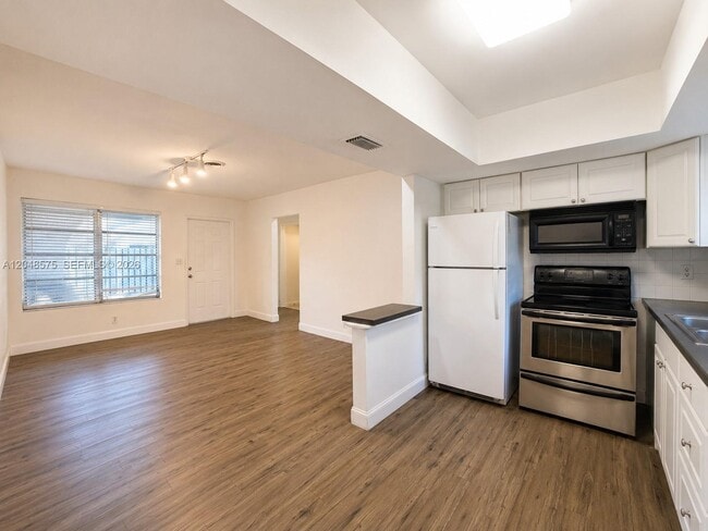 117 NE 30th Ct