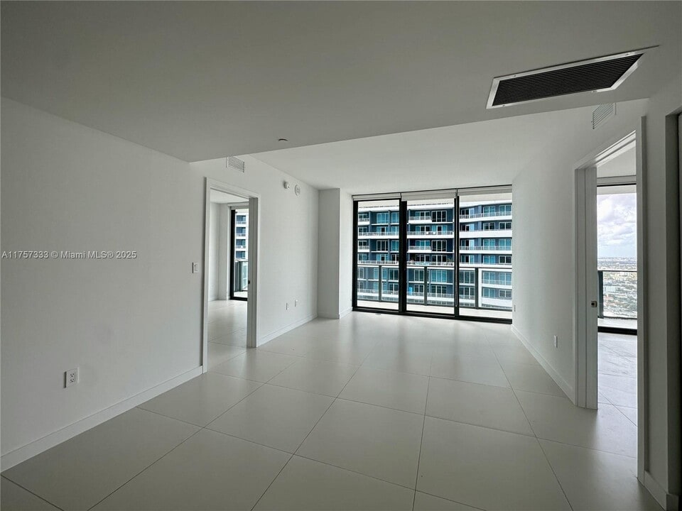 1300 S Miami Ave, Unit 4209 in Miami, FL - Building Photo