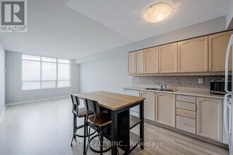 710 Humberwood Blvd in Toronto, ON - Building Photo - Building Photo