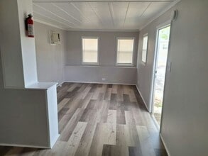 4943 E Hillsborough Ave in Tampa, FL - Building Photo - Building Photo