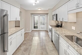 2 Seawood Ct in St. Louis, MO - Building Photo - Building Photo