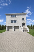 33 Willow Wood Ct in East Rutherford, NJ - Building Photo