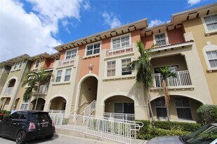 10885 NW 89th Terrace in Doral, FL - Building Photo
