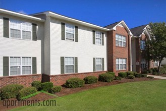 Laurelwood Park Apartments in High Point, NC - Foto de edificio - Building Photo