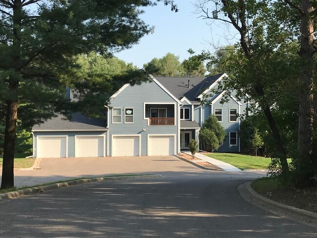 1389 Berry Ridge Rd, Unit 303