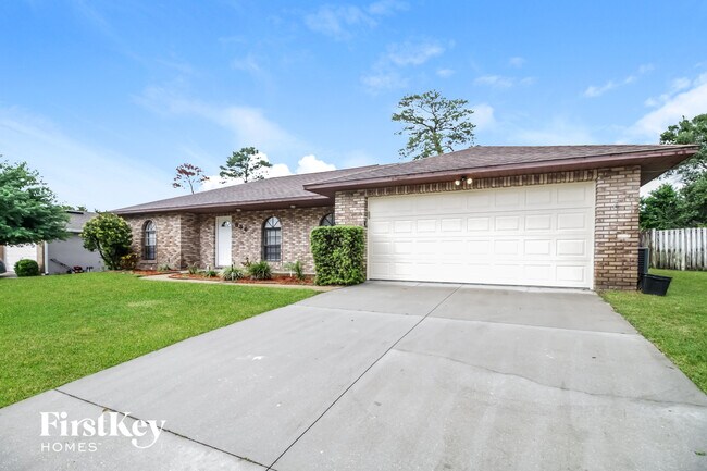 836 Sylvia Dr in Deltona, FL - Building Photo - Building Photo