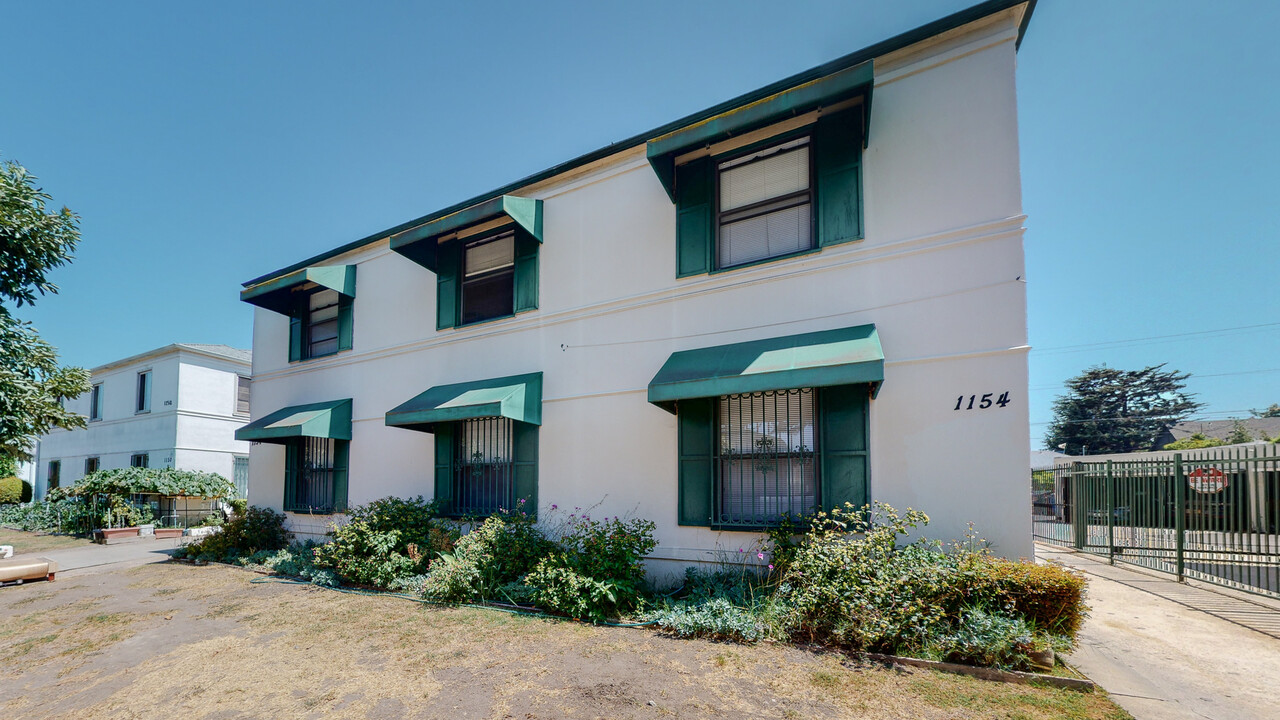 4 Unit Residential Income in Los Angeles, CA - Building Photo