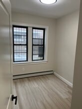 4048 Hampton St, Unit 1st floor in Elmhurst, NY - Foto de edificio - Building Photo