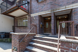 838 Kent Ave in Brooklyn, NY - Building Photo - Building Photo